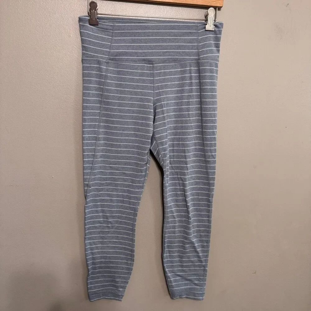 Athleta women’s cropped striped heather gray blue legging size medium